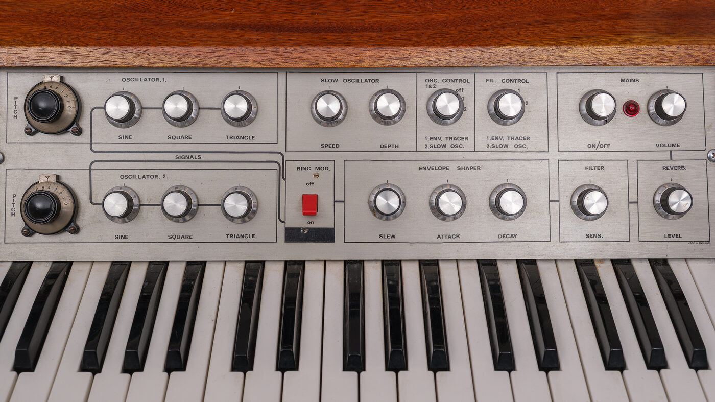 Close-up of the Dewtron Gipsy front panel controls